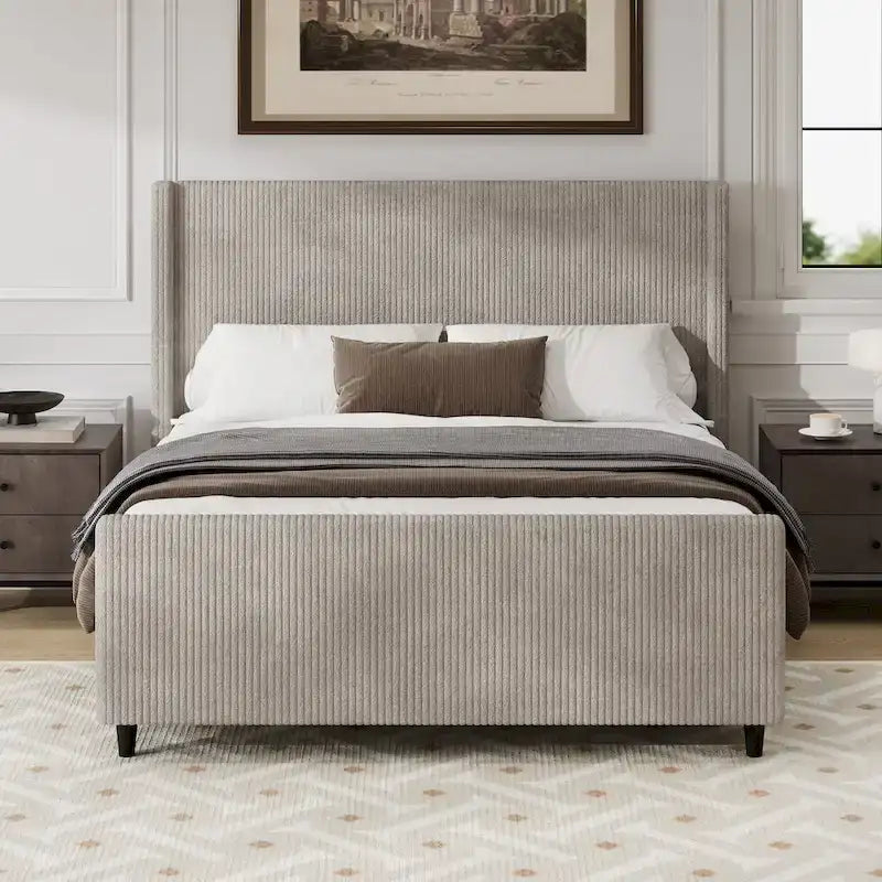 Κρεβάτι πλατφόρμας Queen Size με υφασμάτινη επένδυση κοτλέ σε ταμπά χρώμα και κεφαλάρι τύπου wingback
