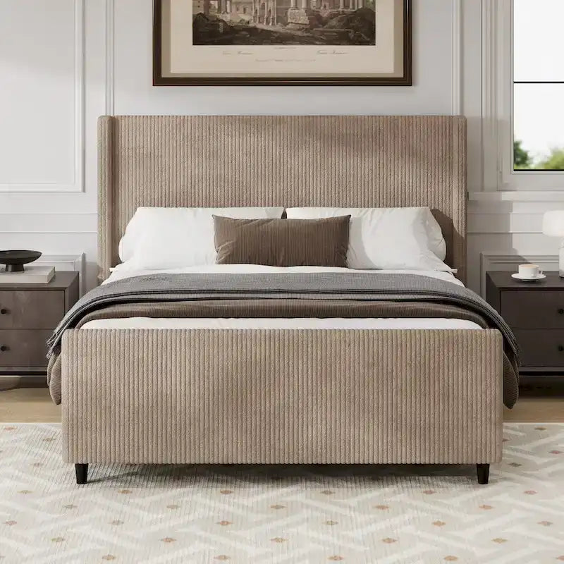 Κρεβάτι πλατφόρμας Queen Size με υφασμάτινη επένδυση κοτλέ σε ταμπά χρώμα και κεφαλάρι τύπου wingback