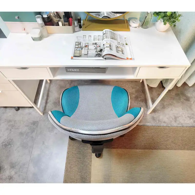Sedia da ufficio ergonomica in rete con seduta imbottita e base girevole