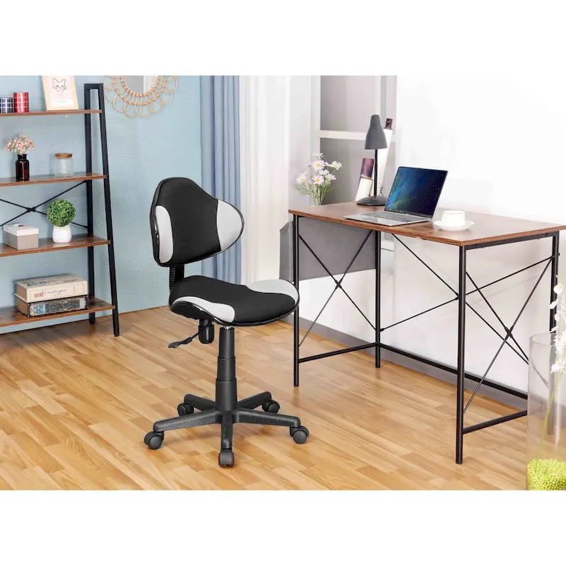 Sedia da ufficio ergonomica in rete con seduta imbottita e base girevole